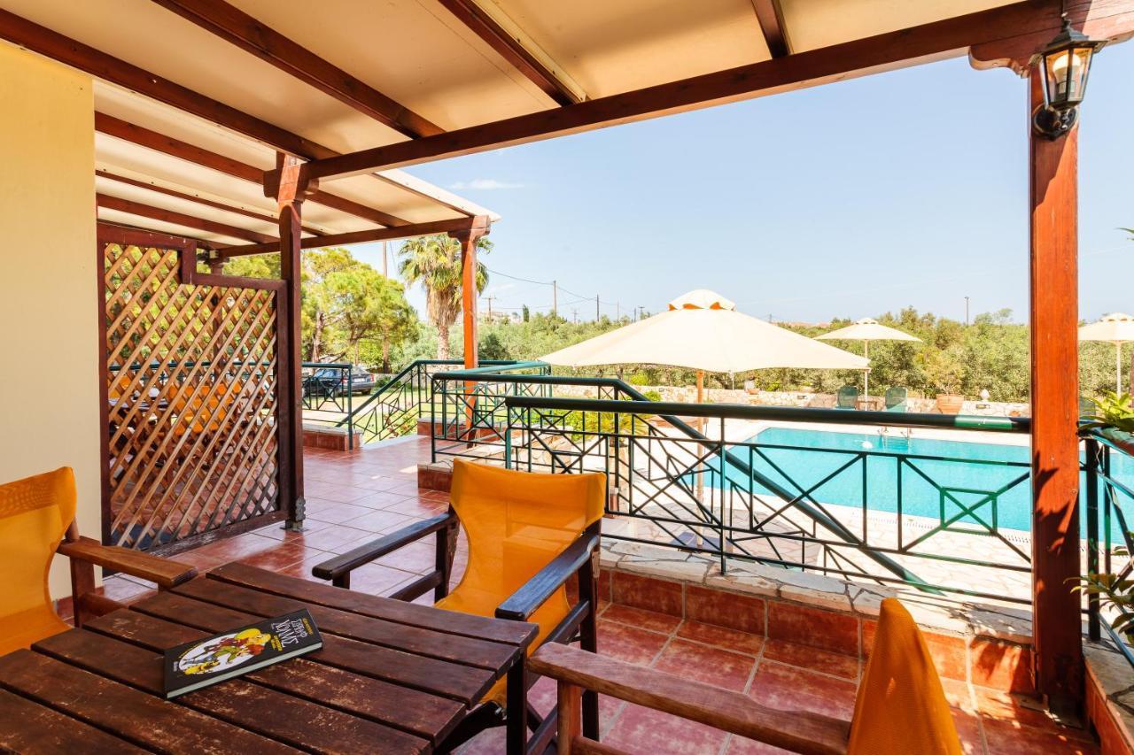 Dukes Poolside Apartament