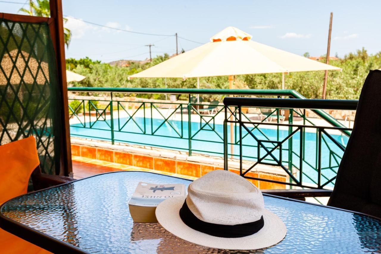 Dukes Poolside Apartament