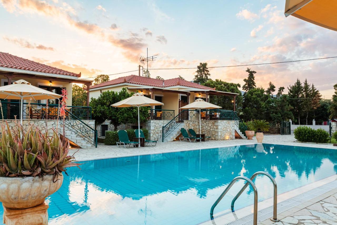 Dukes Poolside Apartament