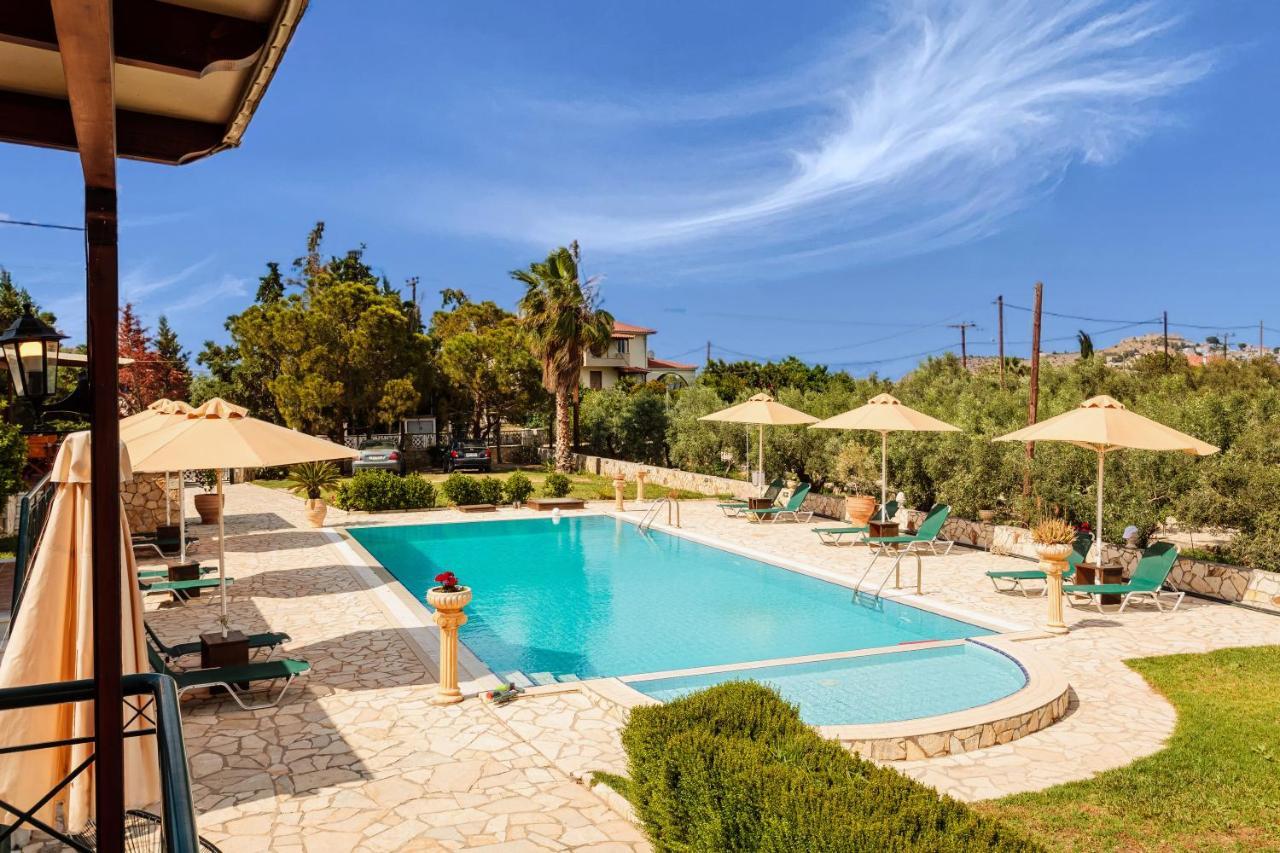 Dukes Poolside Apartament